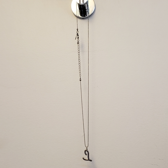 "L" initial rhinestone pendant. NY & Company, EUC - Picture 8 of 11